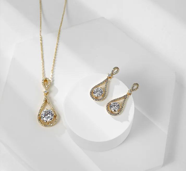 

Latest New Design 2022 Luxury Claw Setting Zircon Tear Earrings Gold Drop Earrings Women Jewelry