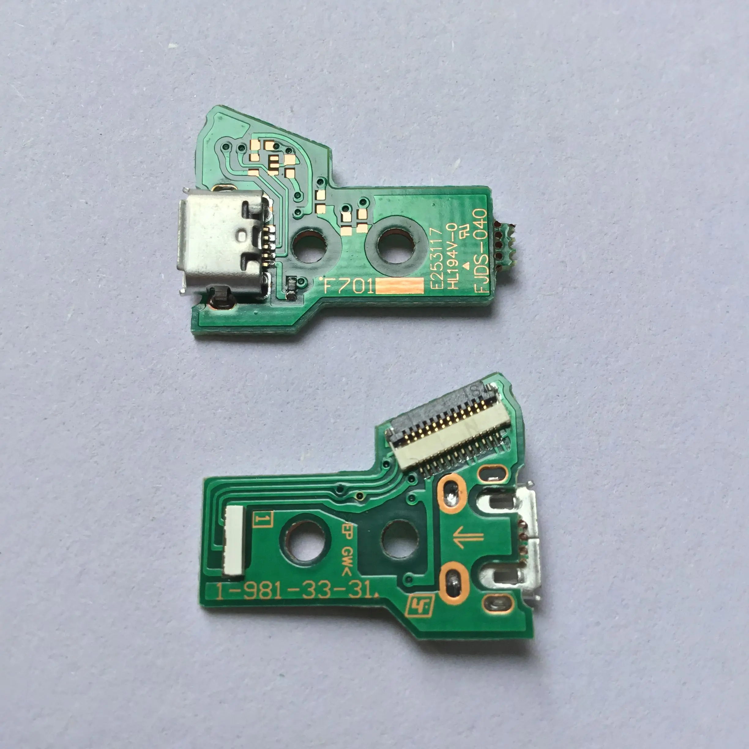

JDS-030 Charging Port Socket Board for PlayStation 4 PS4 Controller