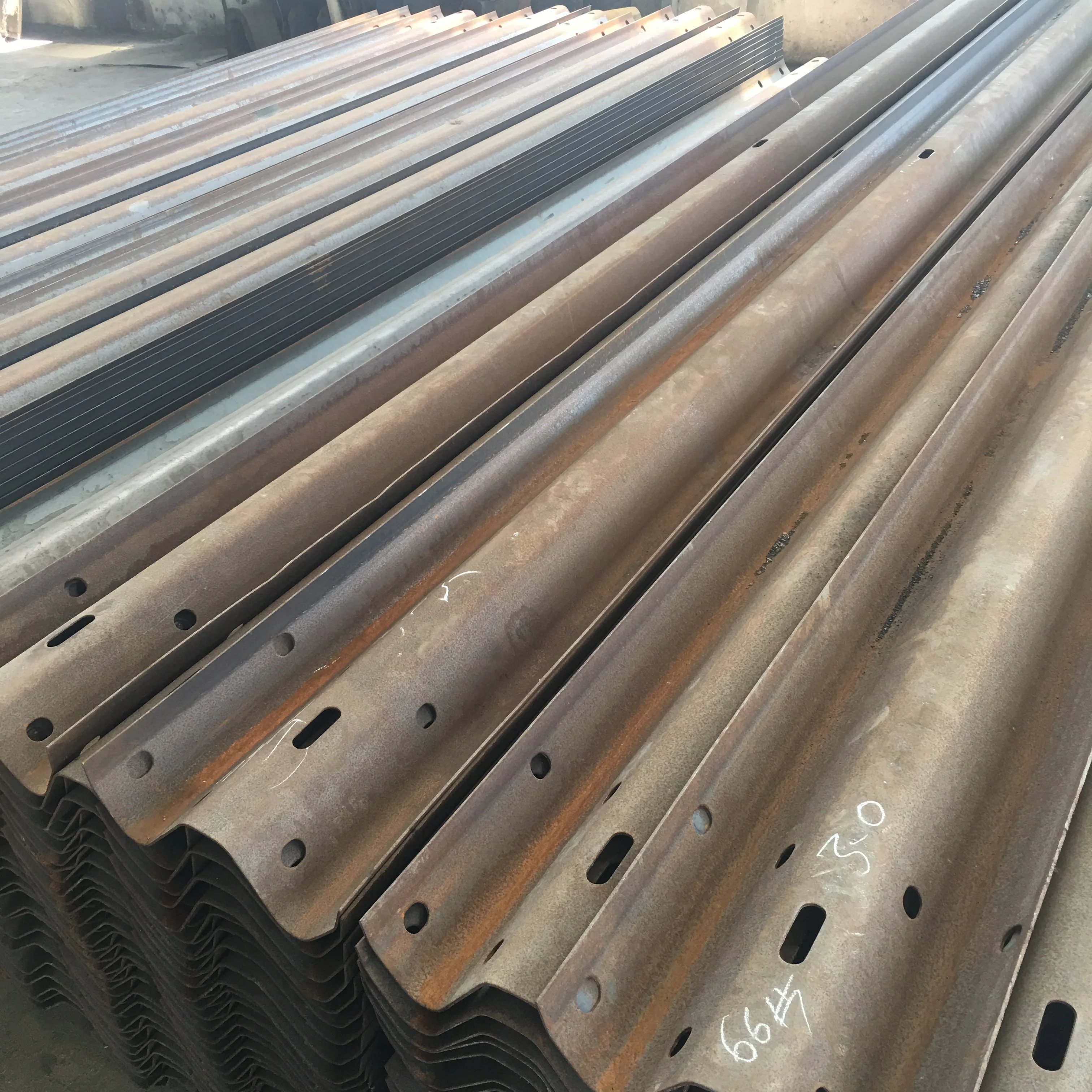

Cost-effective Metal Beam Highway Steel Barrier in Landscape Resort, Silver