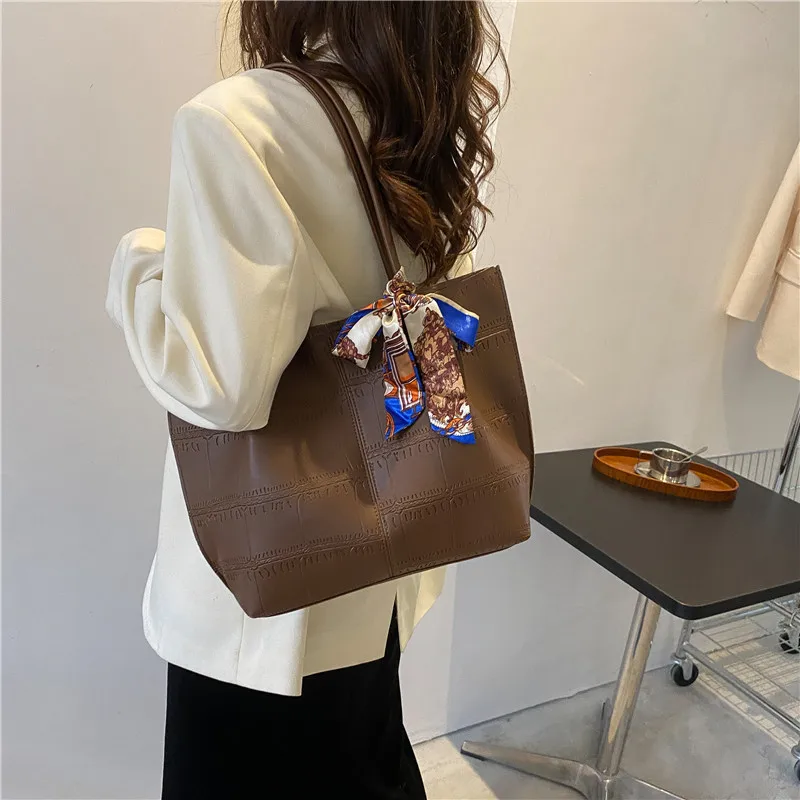 

High capacity solid color retro Fashion Luxury designer underarm bucket leather ladies handbagtote women's shoulder bags