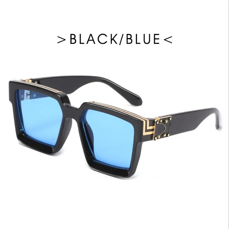 

European and American fashion trend big frame sunglasses green striped model with sunglasses street shoot catwalk glasses