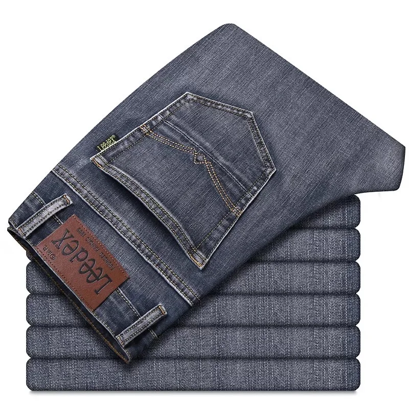 

Men basic Standard slim fit Stretchy jeans with five pockets. Front zip and button closure.