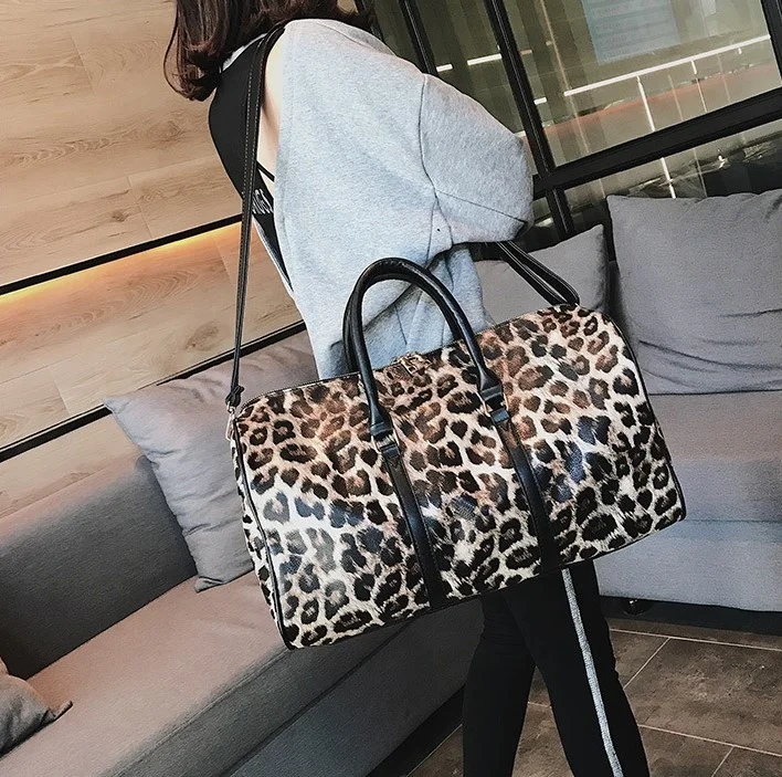 

Wholesale 2021 custom logo women duffle bag fashion outdoor travel bag luggage for men women luggage bag travel luggage, 2 color options