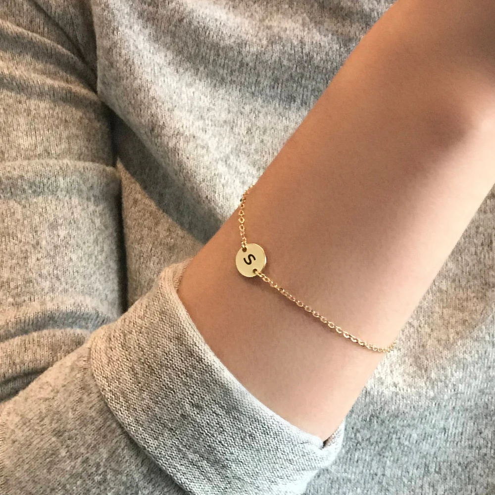 

Personalized Initial Bracelet 18K Gold Plated Stainless Steel Letter Bracelets Dainty Disc Name Chain Bracelet For Women Girls