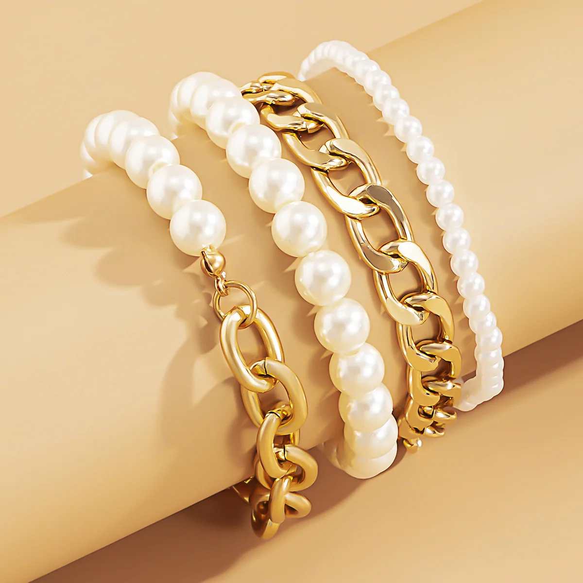 

Wholesale Fashion Stitching chain imitation pearl bracelet Hip Hop Retro Stacked Bracelet Gifts for women