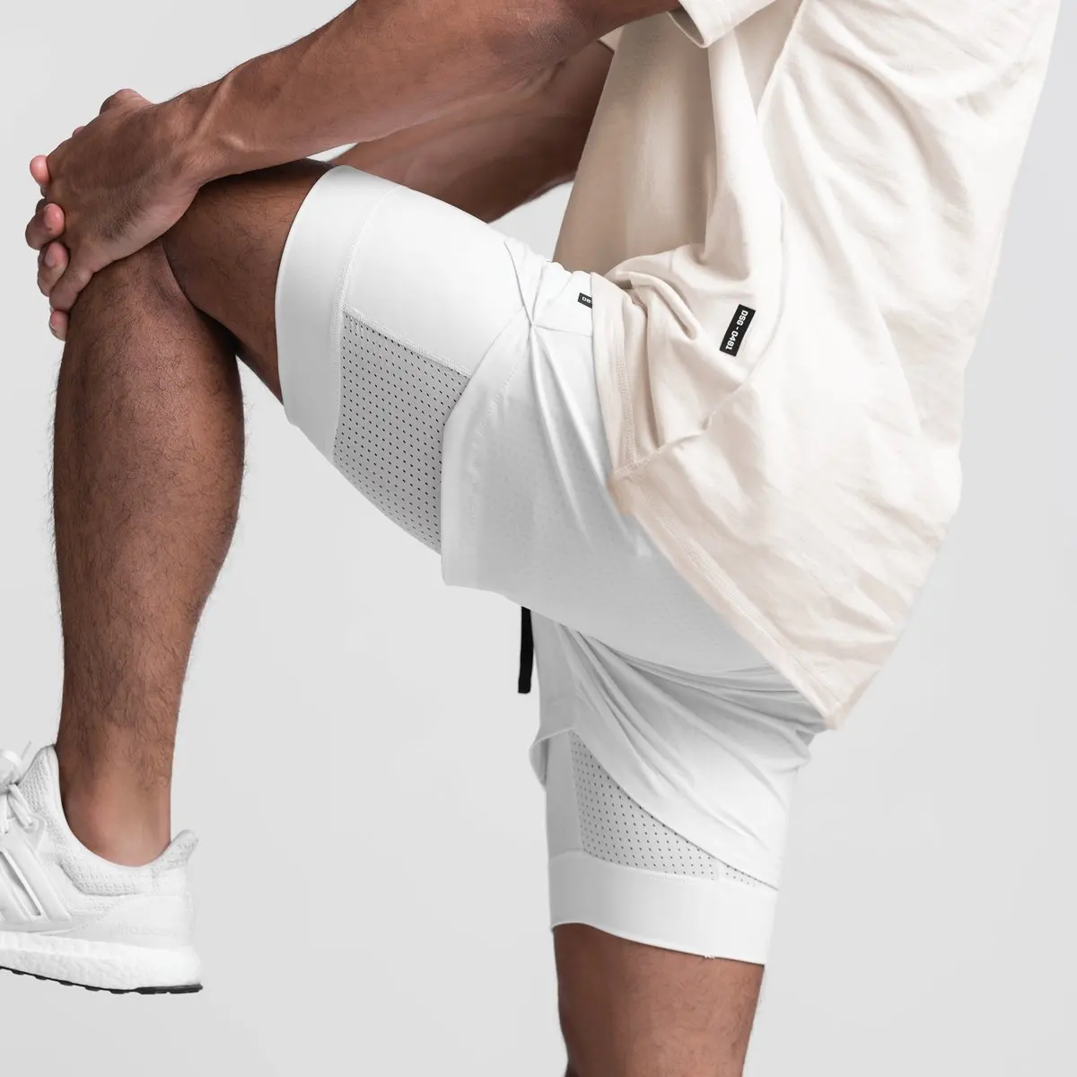 

2022 summer trend man sports shorts outdoor running squat breathable mesh lining with pocket speed fast dry short pant wear