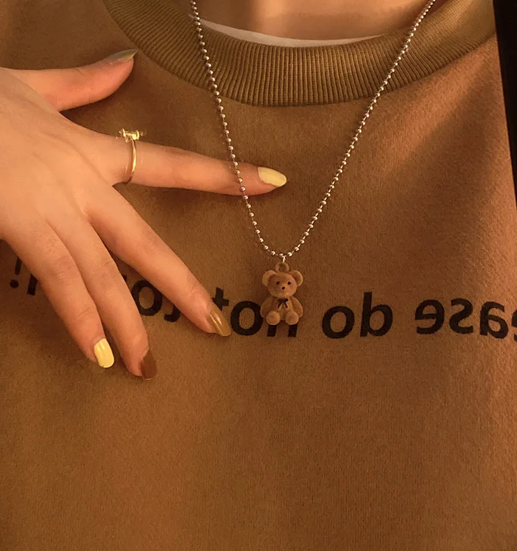 

Ding yi 2021 Ins milk cool bear necklace female tide hip-hop clavicle chain contracted personalities teddy bear sweater chain