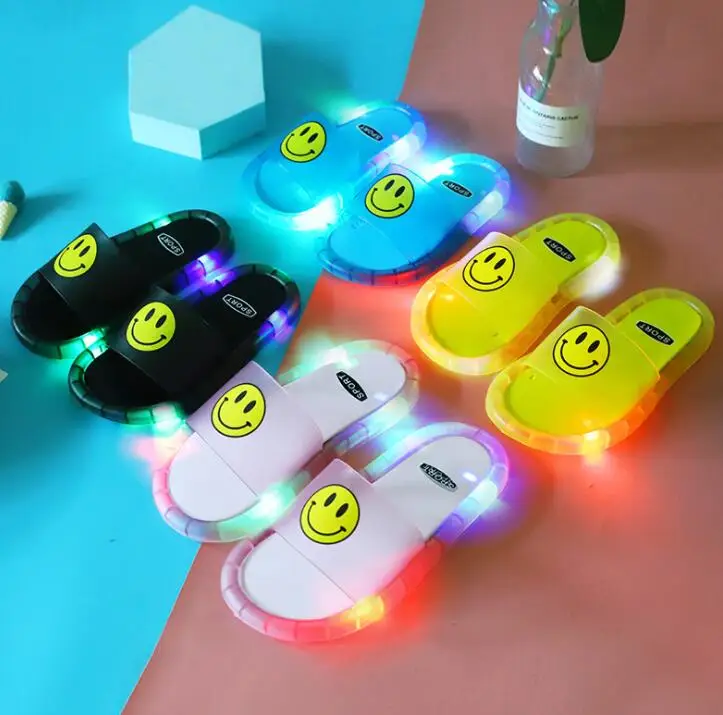 

2020091458 Smile Face Jelly Flat Slipper LED Light Up Glow Slipper Little Girl Boy Soft and Bendable