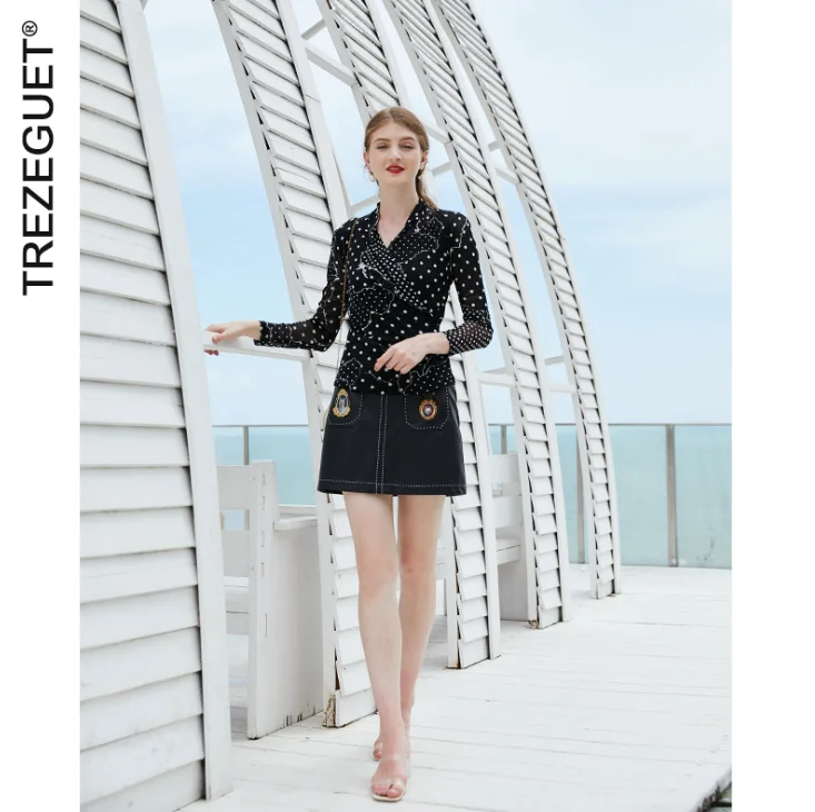 

2021 spring women's new wave point lace base shirt Korean version with shirt and long sleeve