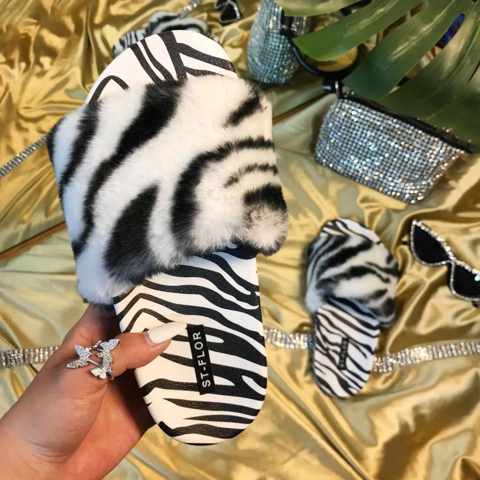 

2021 latest style summer women's outer wear fashionable plush leopard print slide flat slippers Fur zebra print slippers, As picture