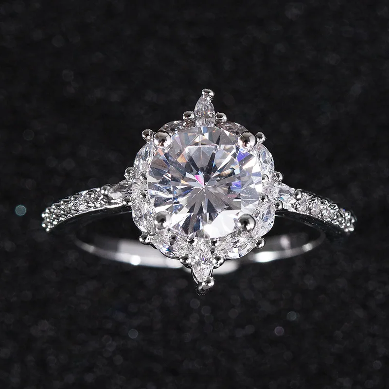 

2020 New Ring Exquisite Lady Big Cubic Zircon Diamond Ring Classic Four Prong CZ White Silver Ring, Silver color
