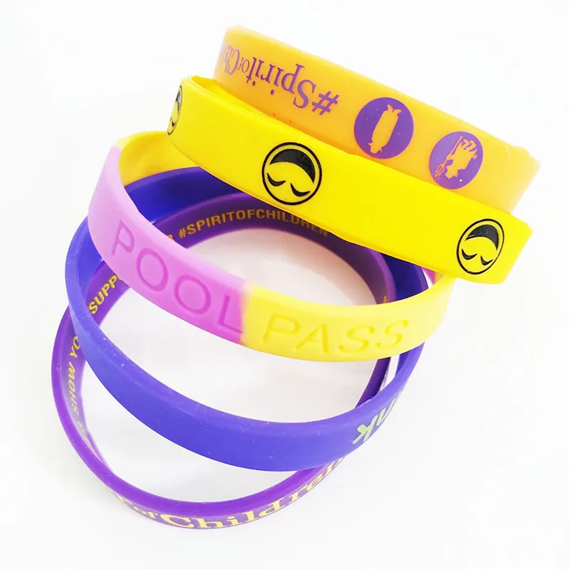 

Custom Logo Personalized Glowing at Night Silicone Wristbands