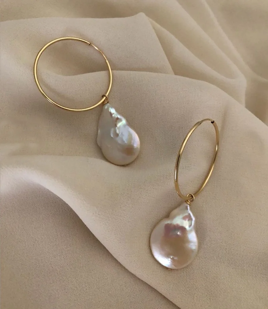 

2021 fashion french style big large freshwater pearl hoop earrings 2 sizes, White