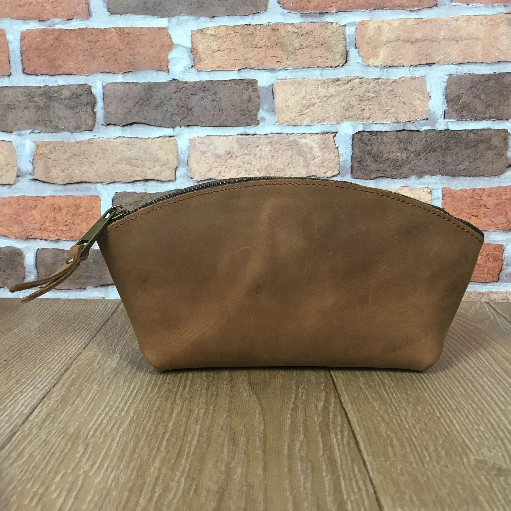 

In Stock Leather Makeup Bag for Personalized Women's Bridesmaid Gift Genuine Leather Girlfriend Cosmetic Bag Custom Toiletry Bag, Customized