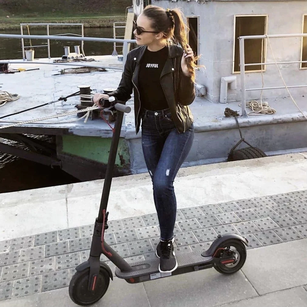 

High Quality China Electric Scooter xiaomi m365 e scooter 25KM/H 36v 250w with app for adult, Black/white