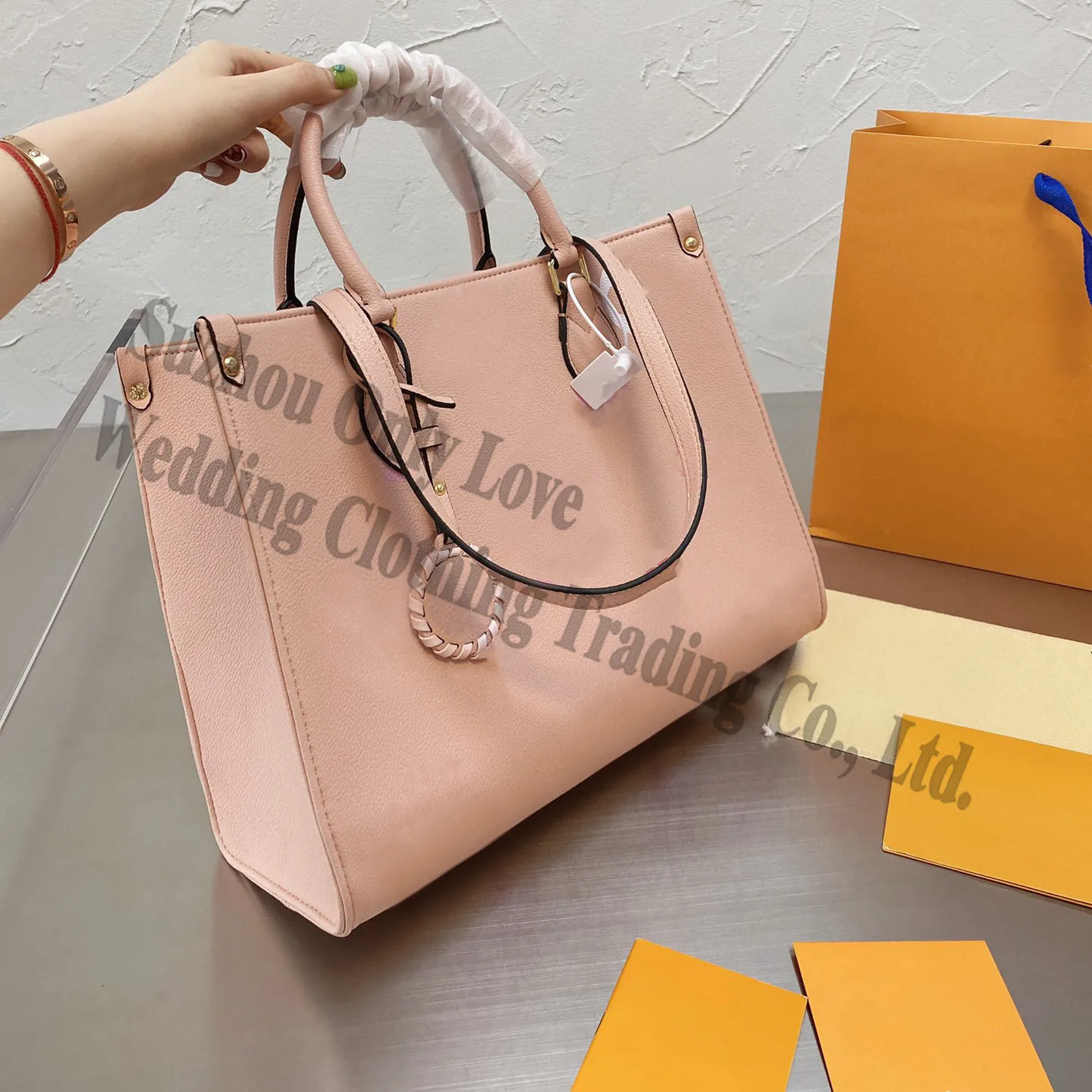 

Wholesale 2021 White Flower Lady Genuine Leather Square Shape Handbags Women Large Capacity Tote Shoulder Bag For Ladies young