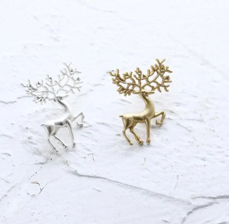 

Korean version of lady Christmas decorated reindeer brooch corsage