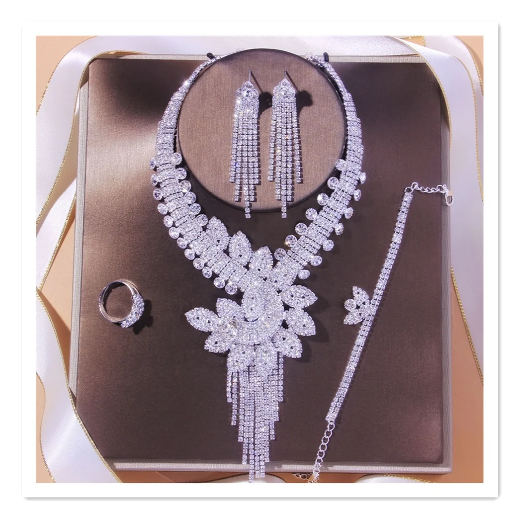 

Hot Bride's Rhinestone Chain Set European American Stainless Steel Necklace Set Flower Wedding Female Fashion Jewelry 2021 Set, Picture shows