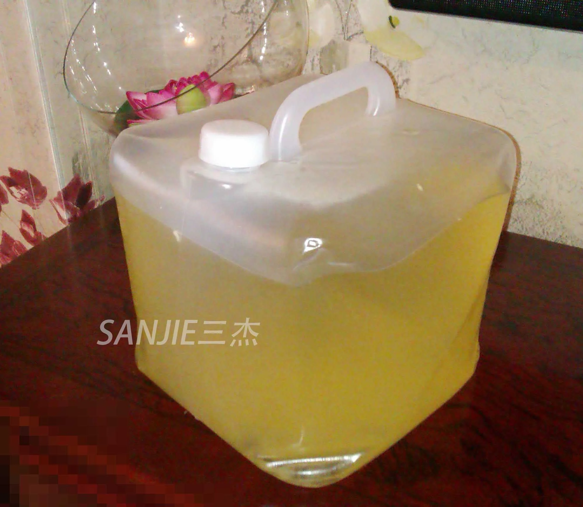 
FDA certificate food grade LDPE 5 gallon canister with plastic tap and nozzle 