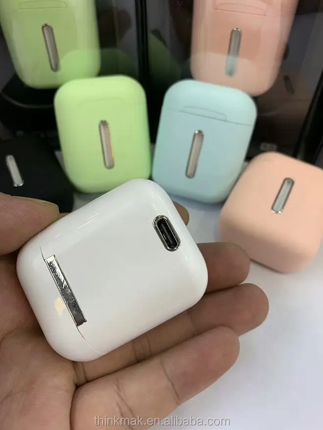 q8l airpods 1.jpg