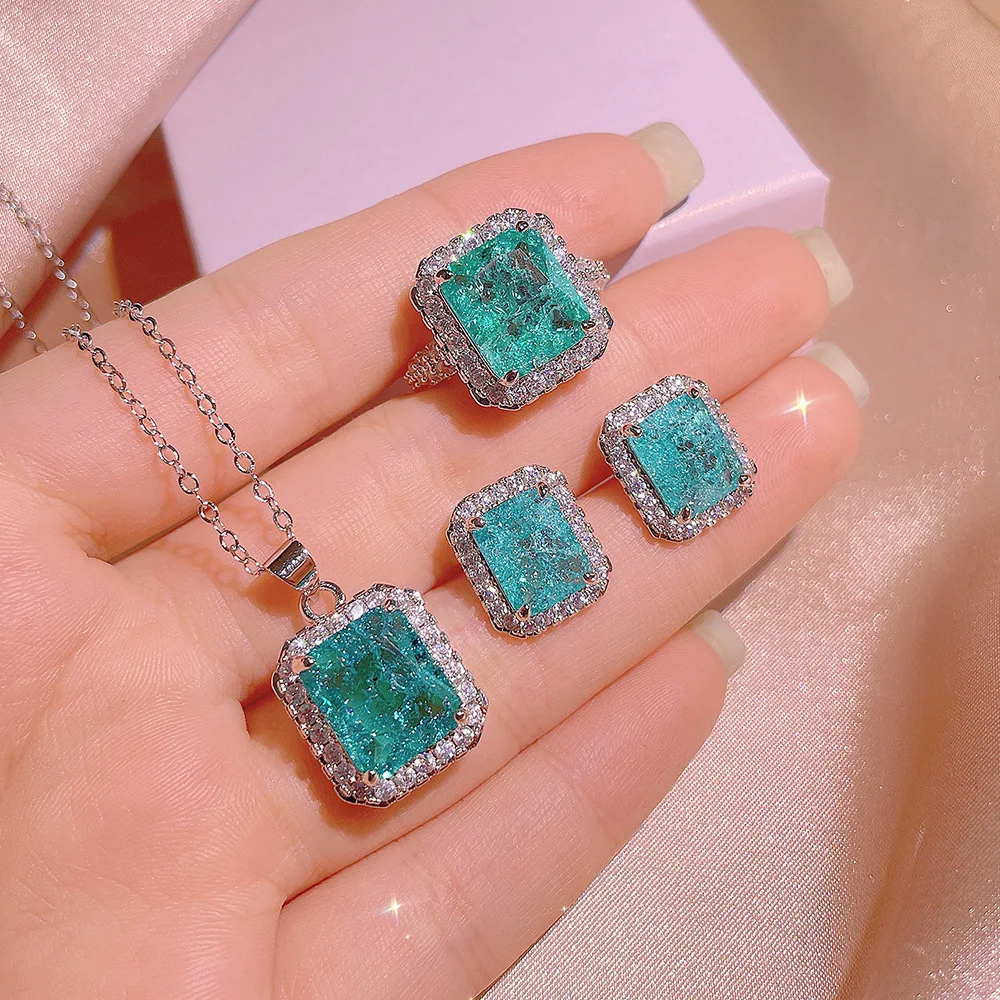 

Fashion Hot Selling Luxury Diamond Inlaid Geometric Necklace Jewelry Set For Women