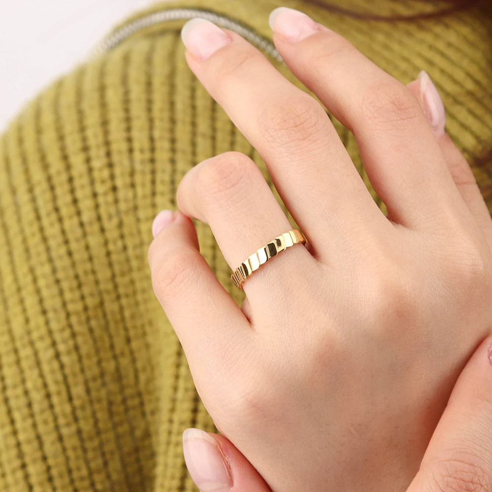 

Chris April 316L stainless steel PVD gold plated dragon scale ring jewelry women