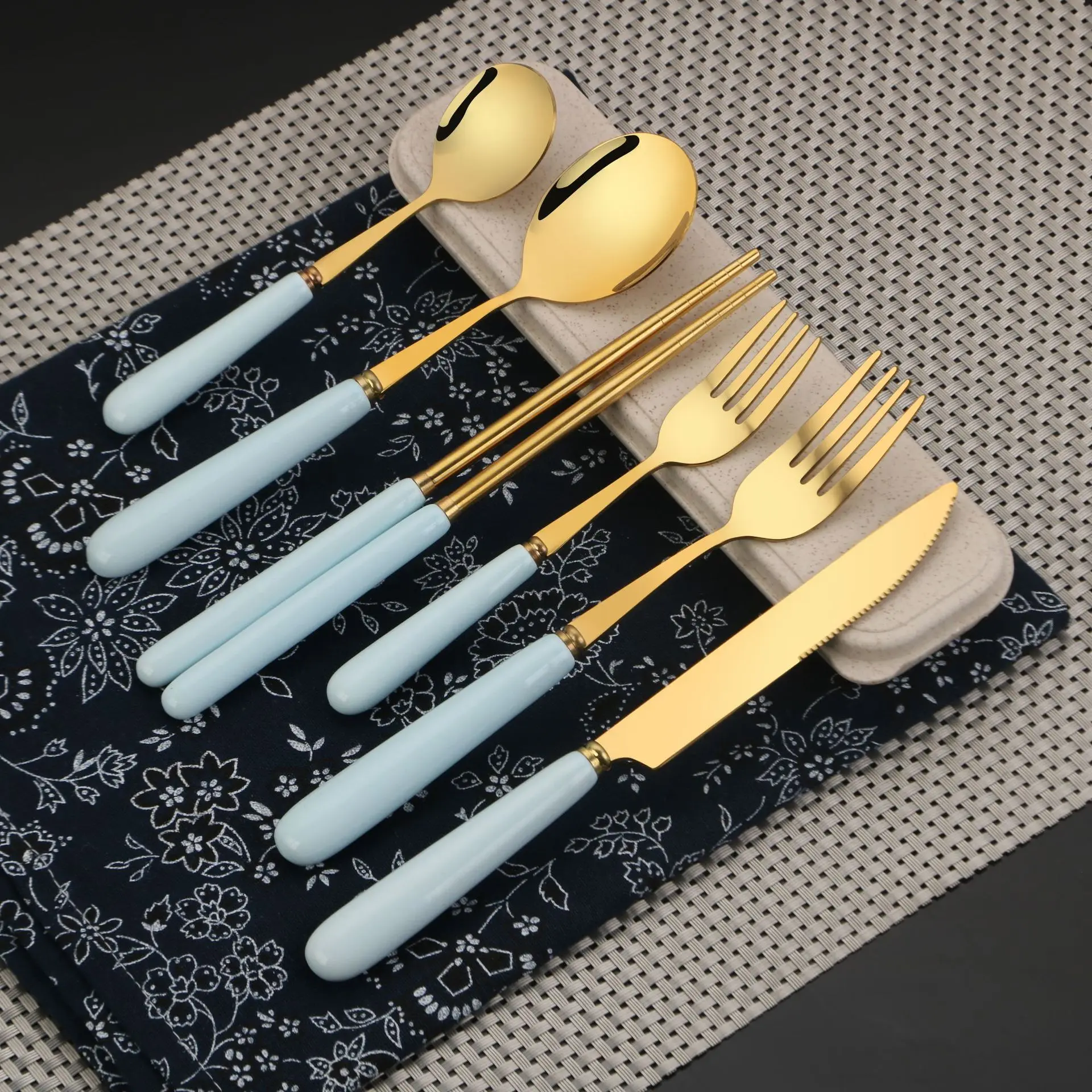 

custom high quality 304 stainless steel portable gold tableware cutlery set with ceramic handle