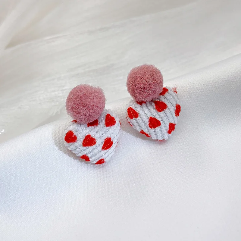 

Japanese Autumn Winter Peach Heart Earrings Temperament Sweet 925 Silver Needle Fluff Love Earrings Simple Fresh Girl Earrings