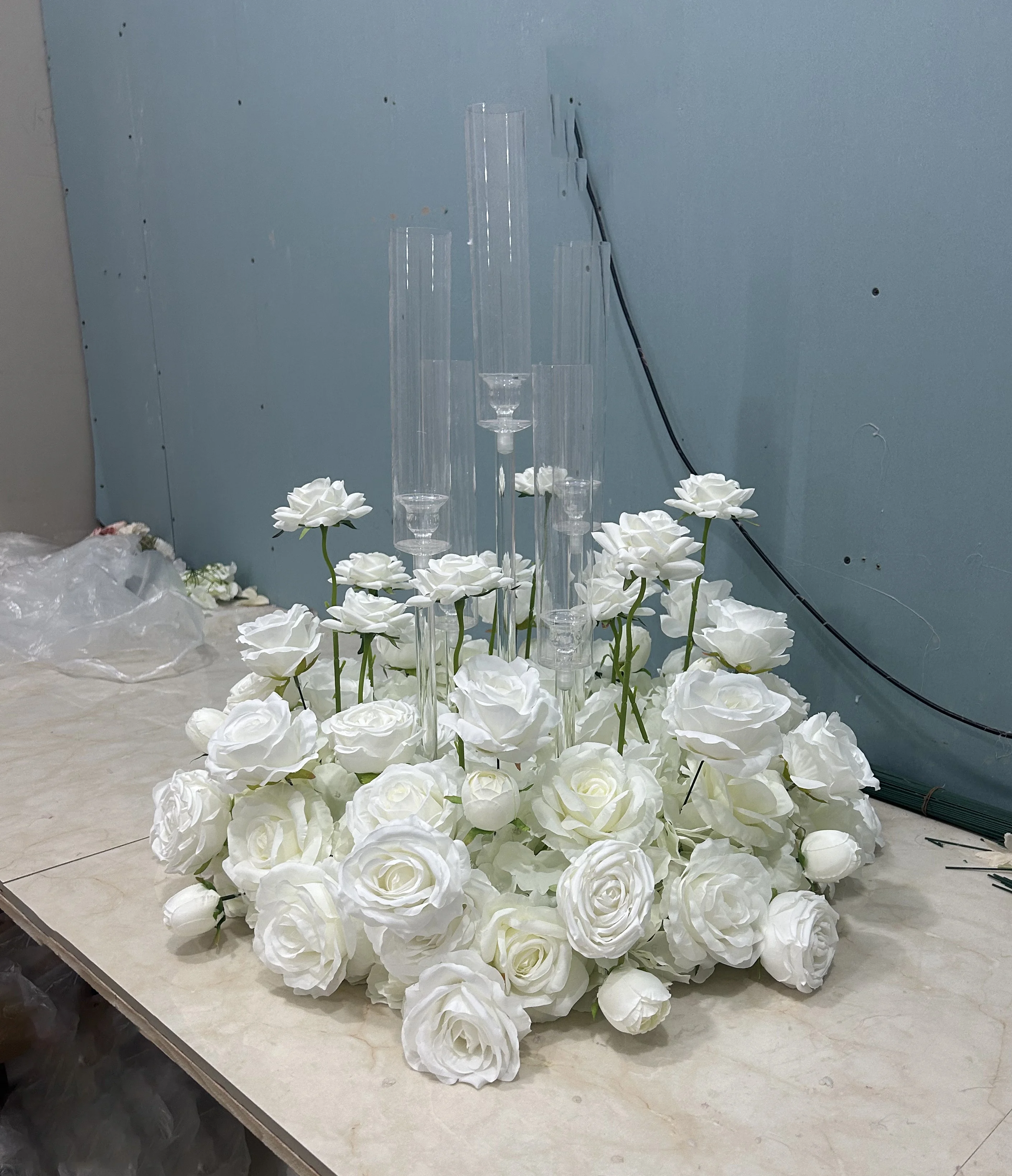 O-X870  OEM Luxury Wedding Table Candelabra Flower Centerpieces Display Drops Artificial Flower Arrangement for Metal Stand