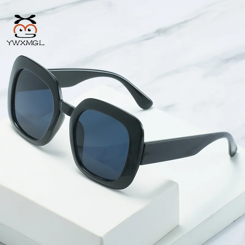 

2021 Fashion Design Personality Trend Glitter Women Sunglasses New Big Square Shiny Unisex Shades Sunglasses, Picture shows