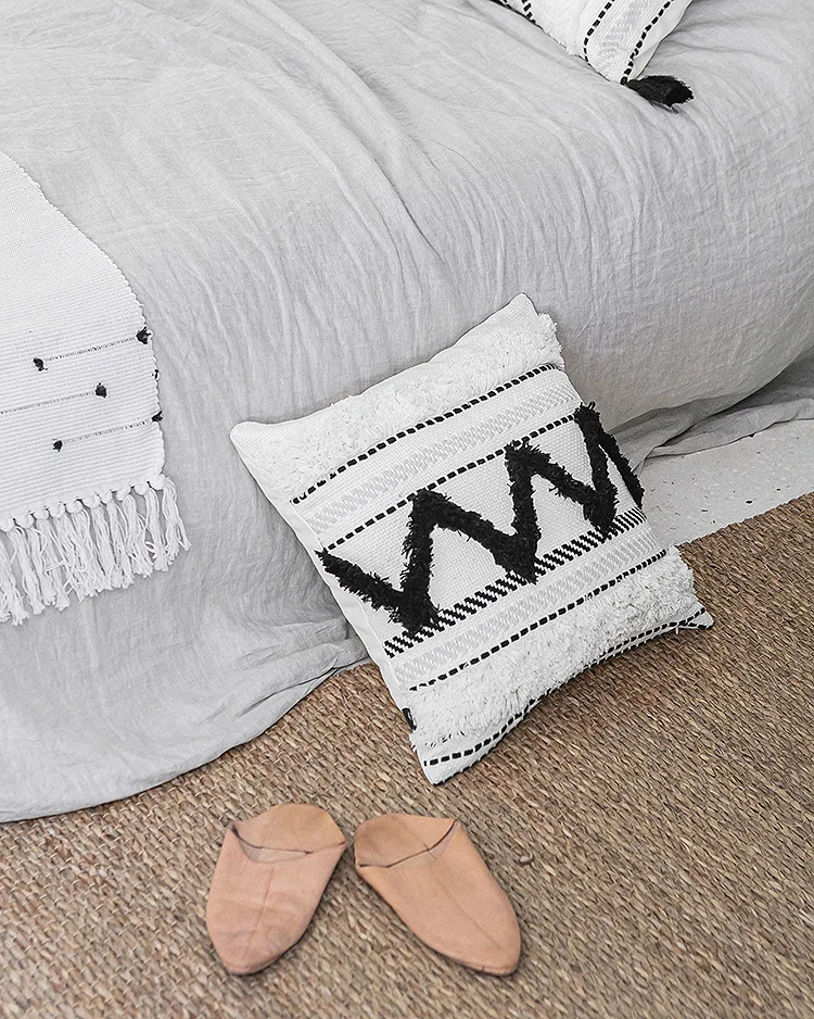 
Nordic style Moroccan black and white fringed pillowcase rest assured 45*45CM pillow sofa backrest factory cheap custom pillow 