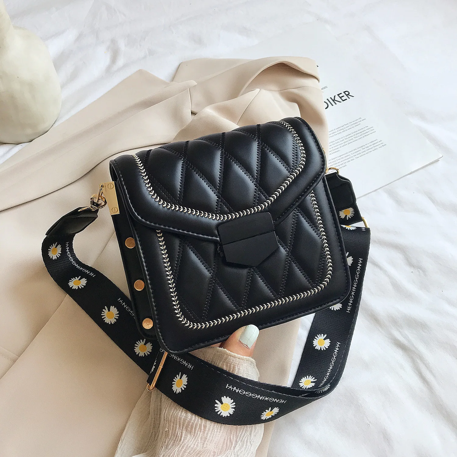 

2021 Diamond Lattice Wide Strap Women Sling Bags Ladies Shoulder Bag Fashion Handbags, Customizable