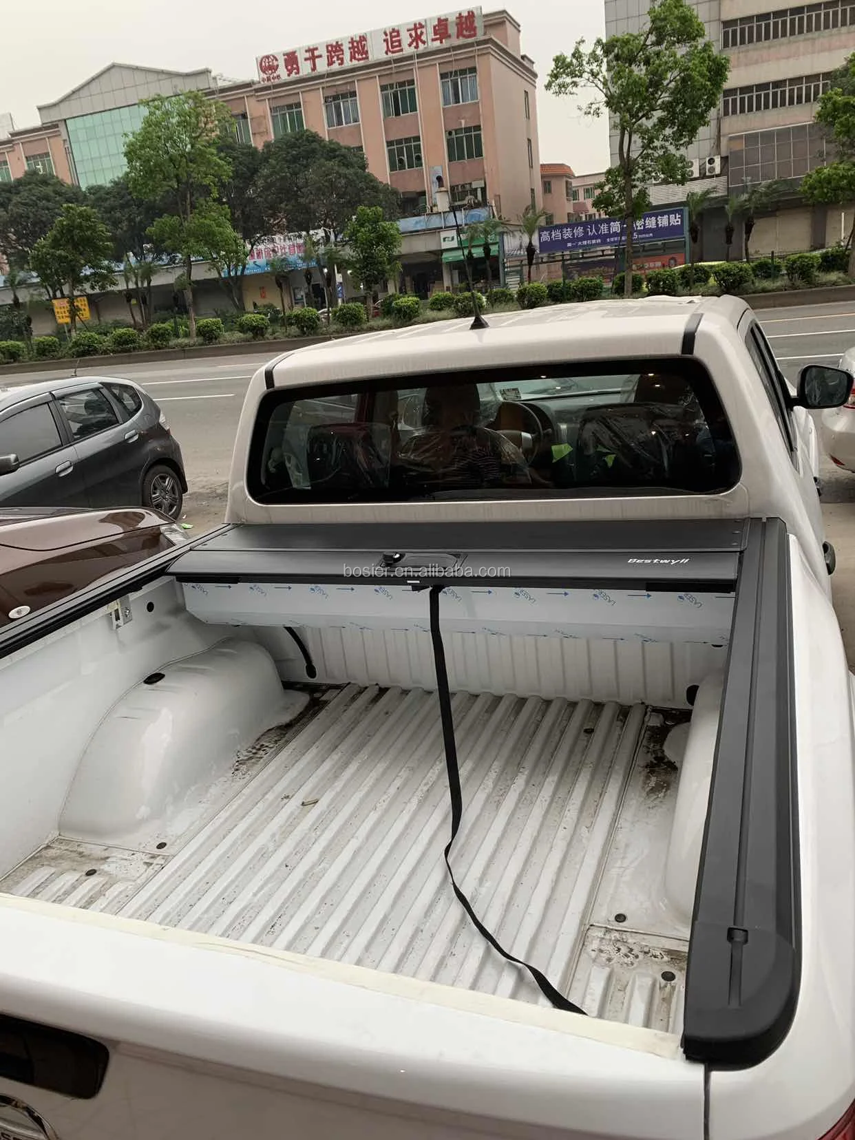 Pickup Truck Bed Retractable Tonneau Cover For Navara 2015 Buy Nissan Navara Aksesoris Ditarik Tonneau Cover Terbaru Ditarik Tonneau Cover Untuk 2015 Nissan Navara Np300 Double Taksi Aluminium Retractable Radiator Cover Truk