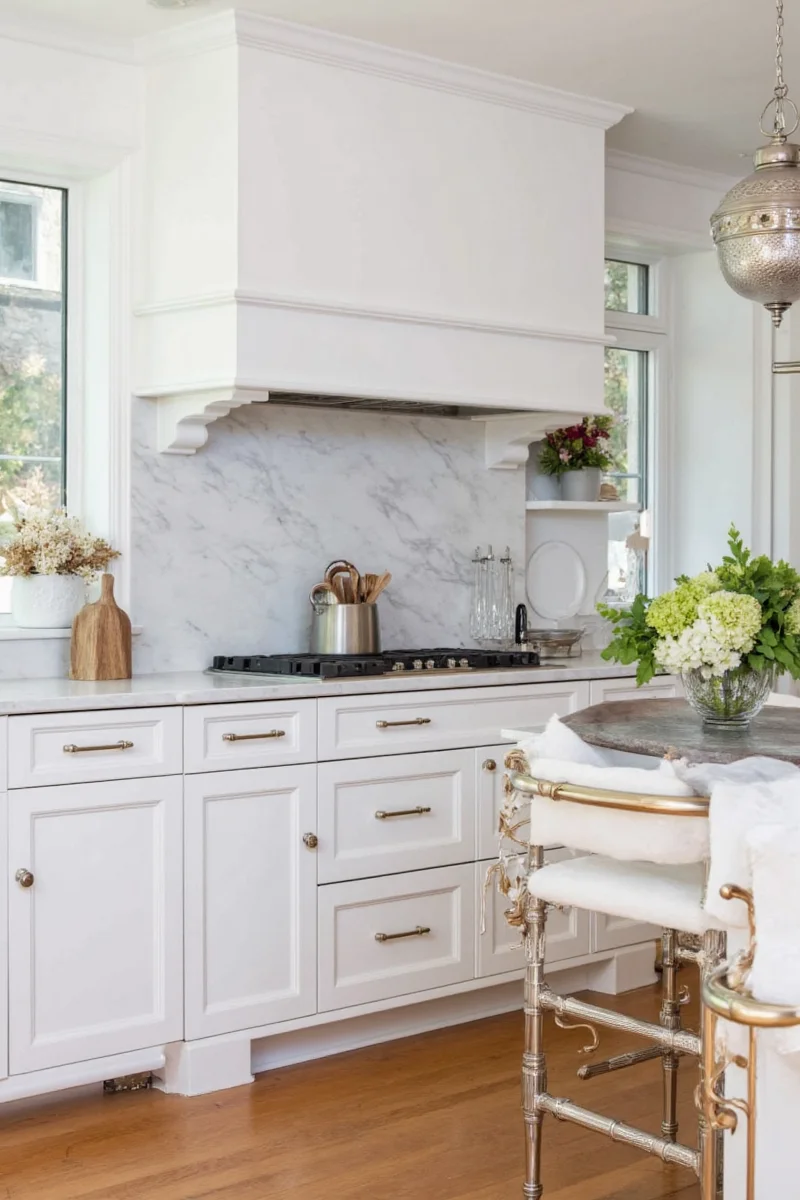 Zephyr Monarch wall-mounted exhaust hood
