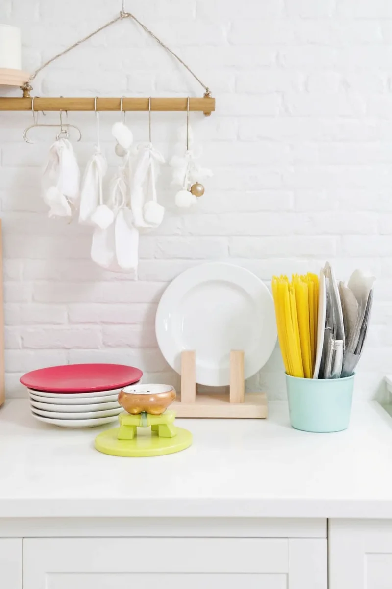 5 playful practical decorative plate stands for family friendly homes