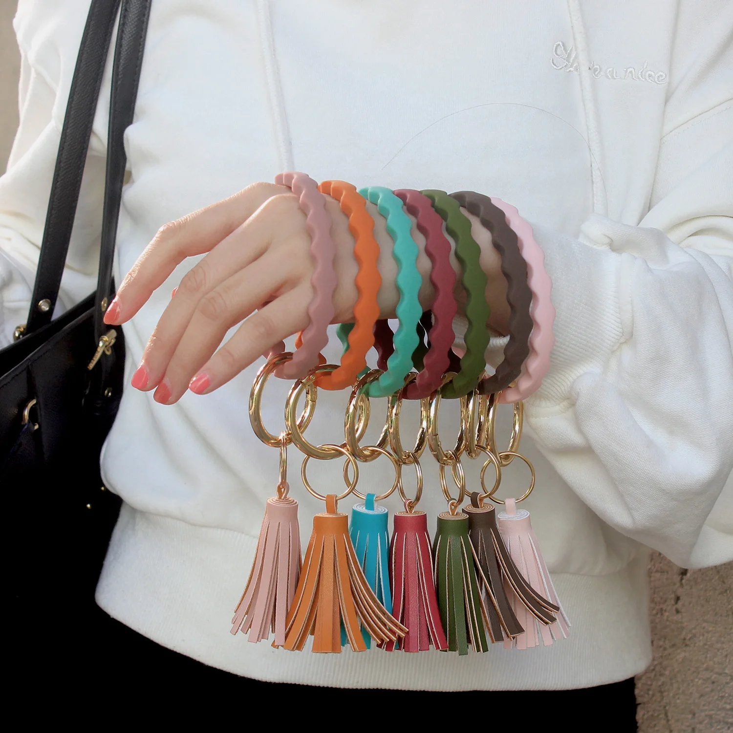 

Fashion Jewelry Wave Shape Silicone Bracelet Keychain Pu Leather Key 2 Circle Anti-lost Tassel Bangle For Women Girl