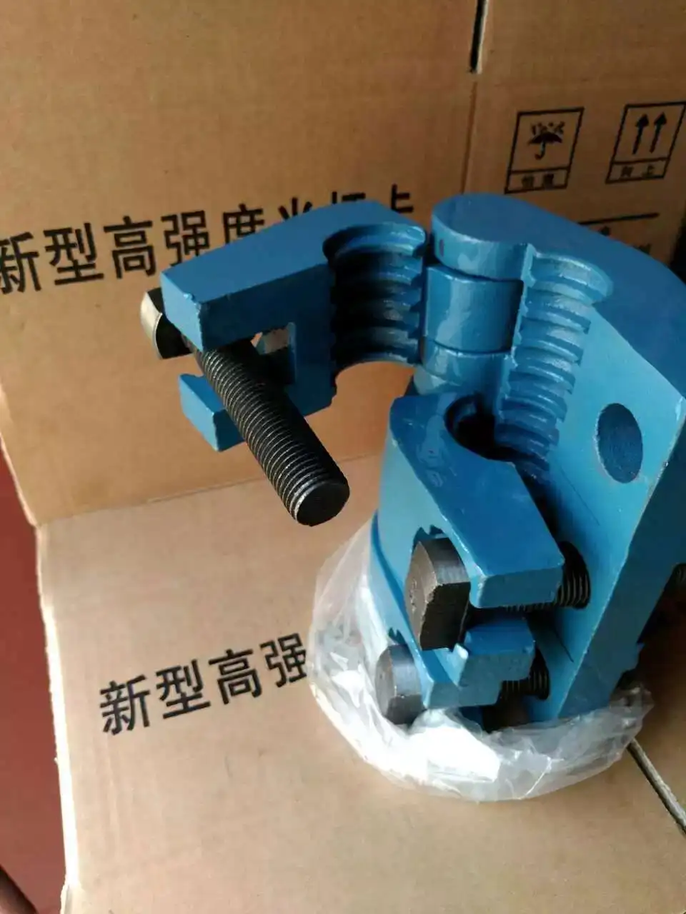 API 11B Wellhead Tools Polished Rod Clamp Forged/ Cast Steel for Oilfield with One bolt & Two Bolts & Three Bolts