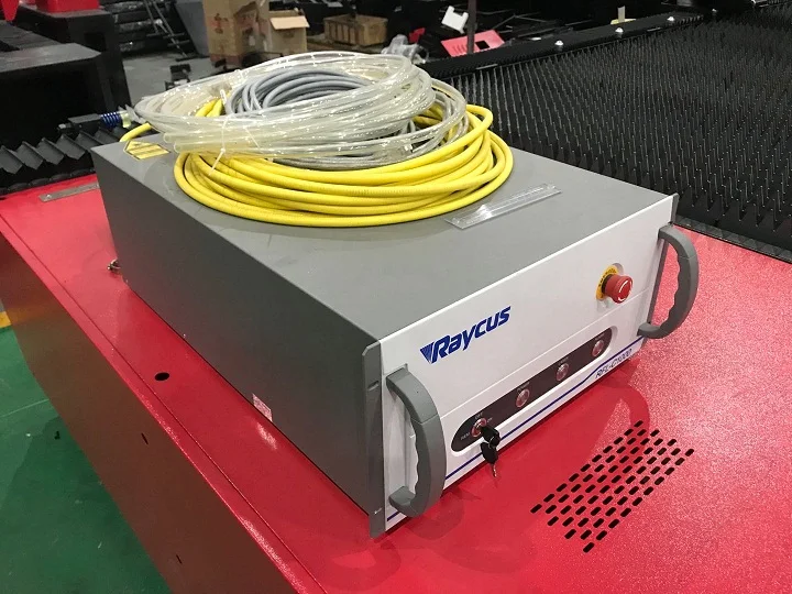
500w 1000w 1500w 2000w Raycus fiber laser source for laser cutting machine 