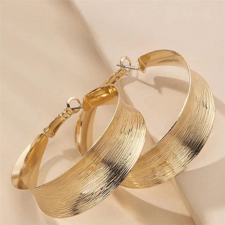 

2020 Wholesale Women C Shape Earring Gold Plated Chunky Gold Hoop Earrings, Picture