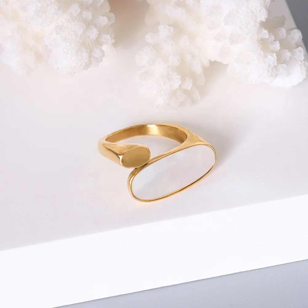 

High Quality Stainless Steel White Shell Ring Fashion Oval Finger Ring for Women Waterproof Gold Filled Jewelry