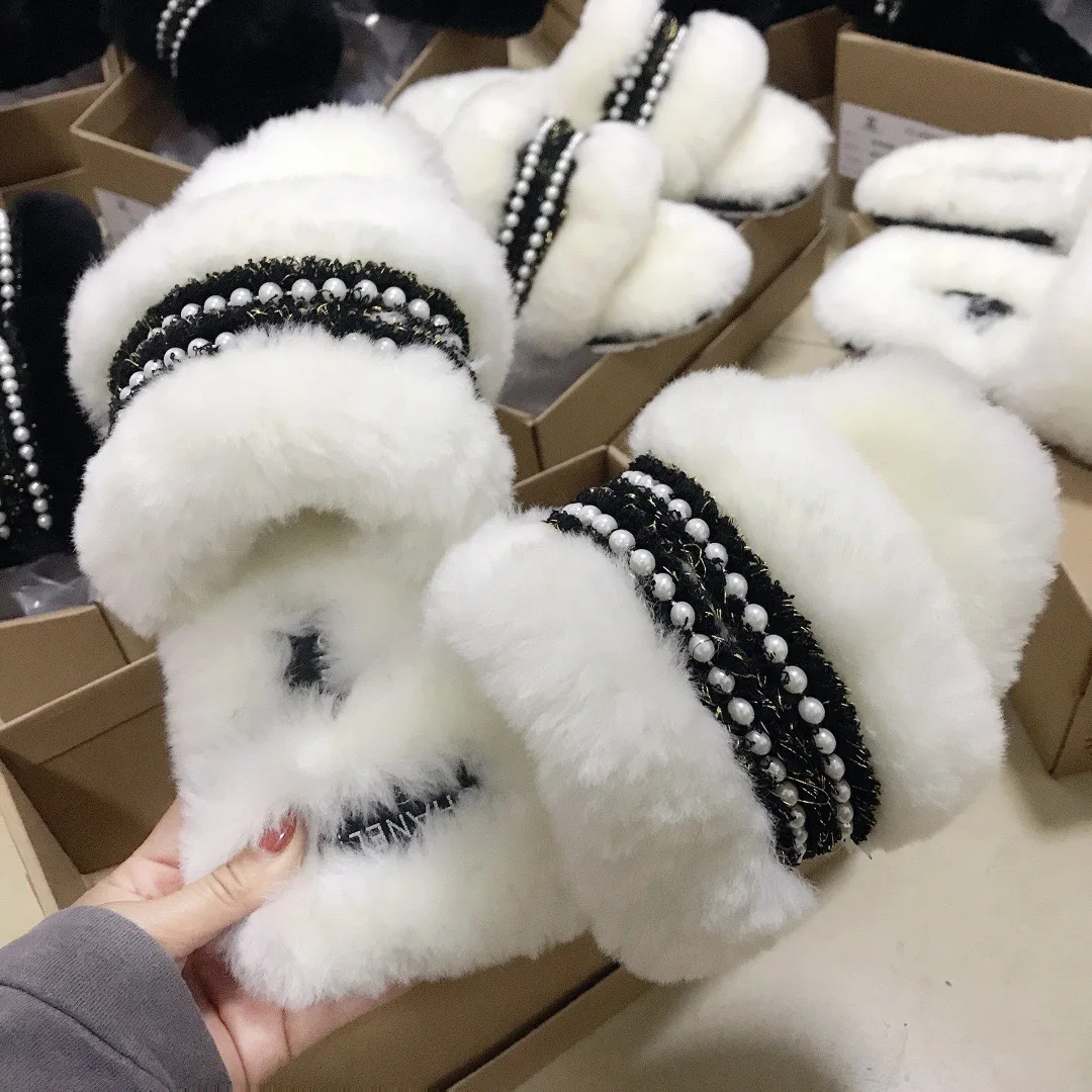 

2020 fashionable fur slippers Luxury Soft wool slippers