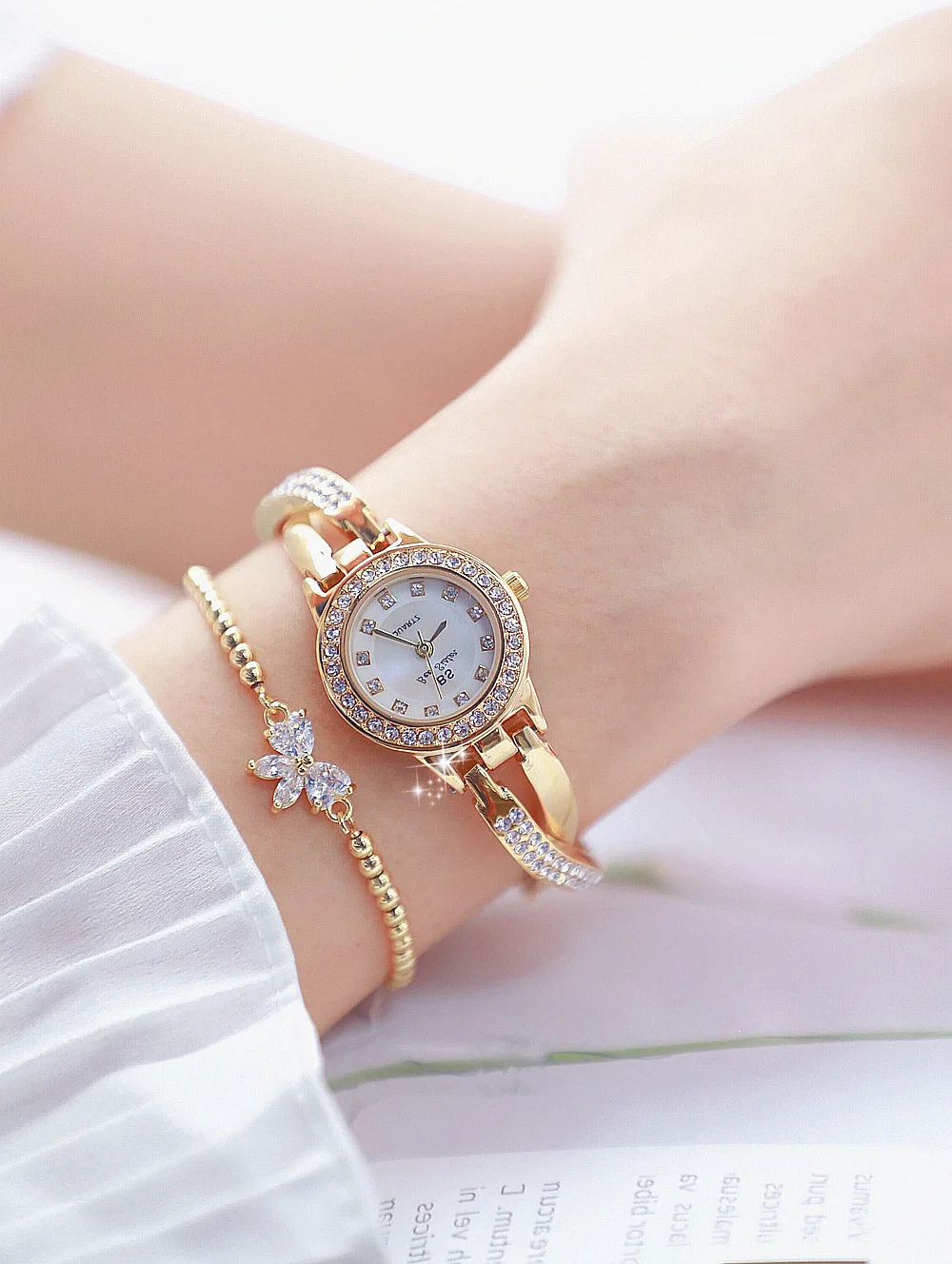 Ladies Fashion New Gold Luxury Quartz Wrist Watches Full Diamond Rhinestone Women Charm Digital 