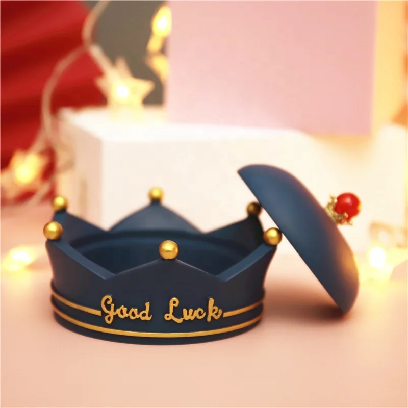 

Resin Geometric Crown Ashtray Creative Home Living Room Decoration Smoking Accessories, Picture