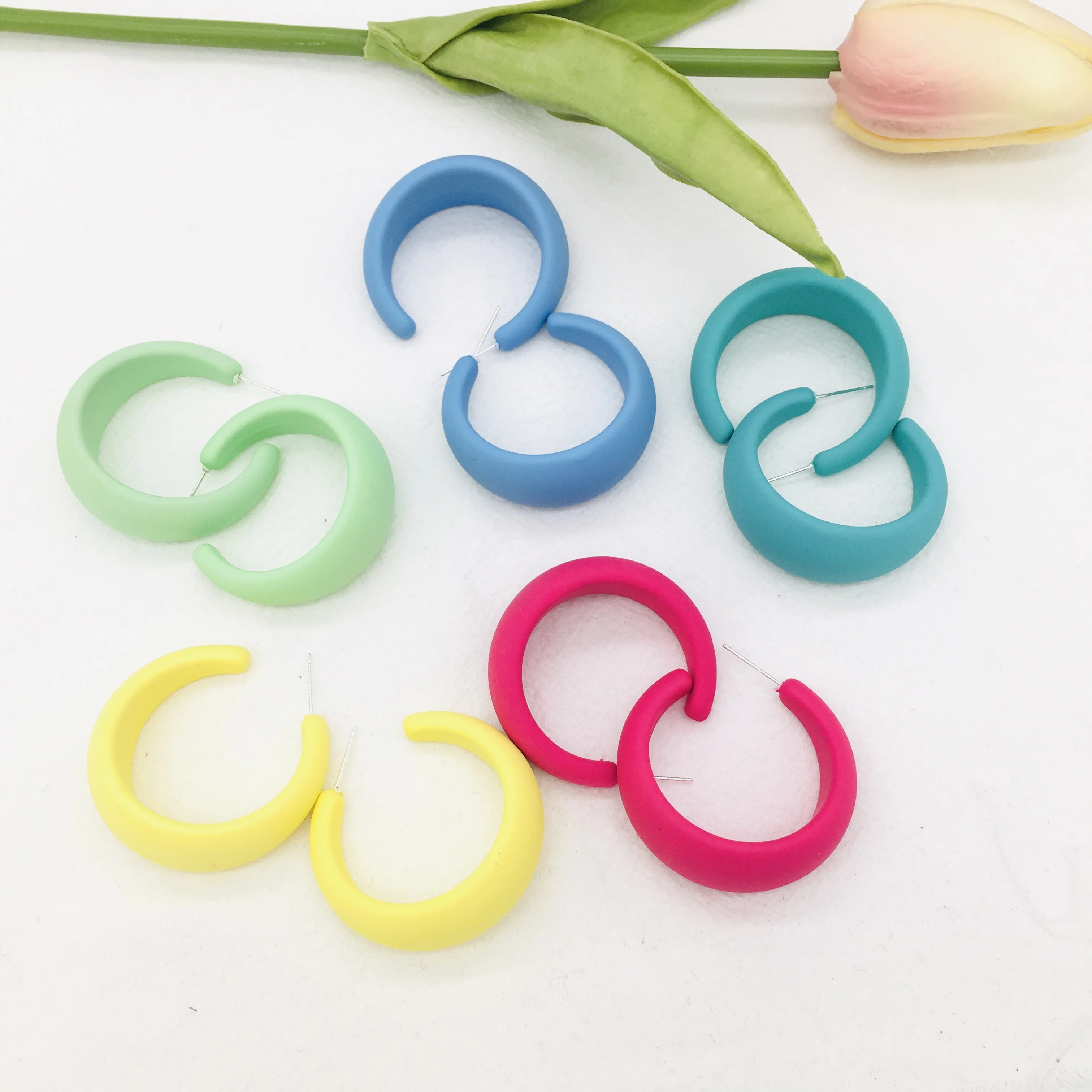 

s925 silver needle C-shaped hoop earrings multicolor resin personality Korean Dongdaemun personality fashion women's earrings