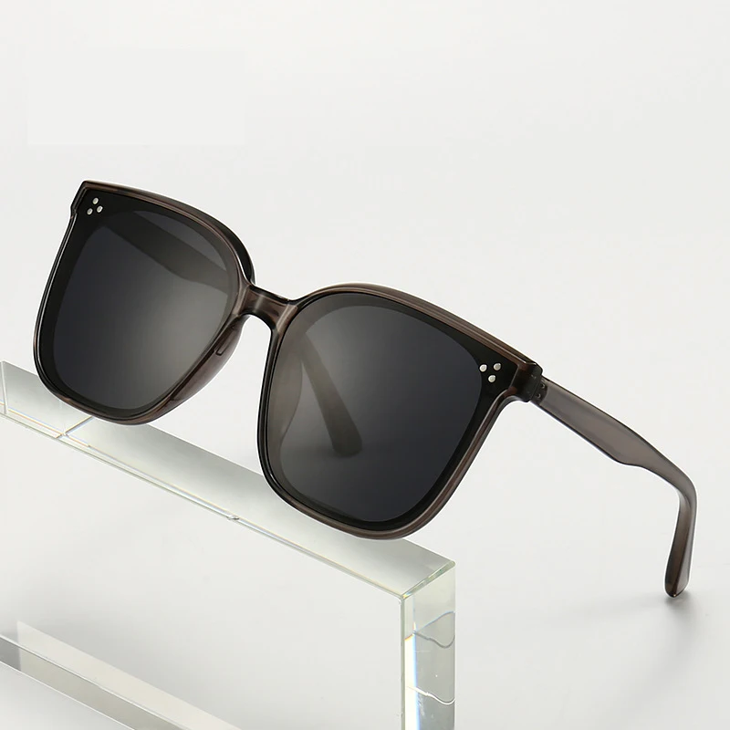 

2021 Newest Square Black Sunglasses Female Fashion Trendy Sunglasses