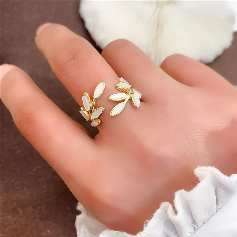 

Fashionable Wrapped Leaf Ring Personalized Super Immortal Port Style Index Finger Rings Women