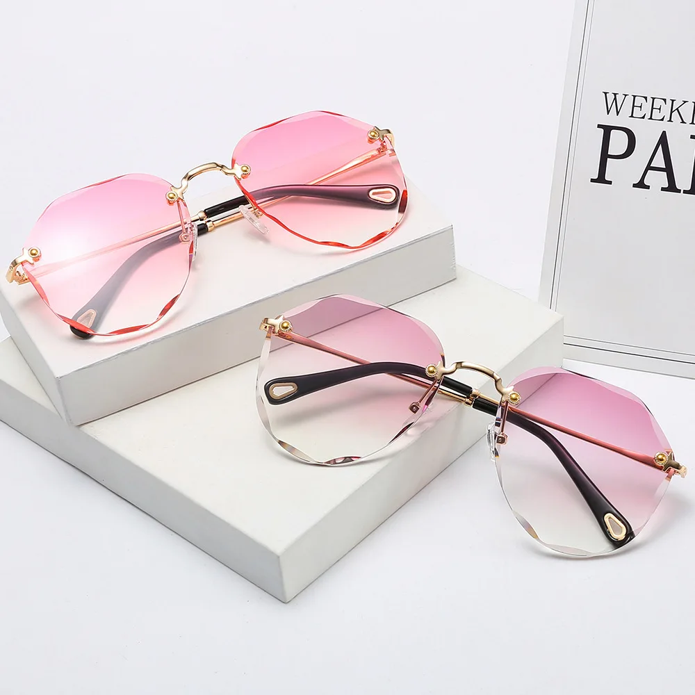 

2021 Rimless Oversized Women Pink Hot Sale Ocean Uncut Lens Metal Retro Sunglasses 2021, Customized available