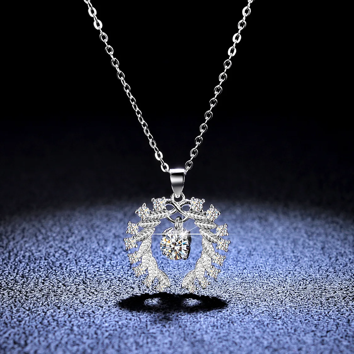 

Silver 925 Original Brilliant Cut Diamond Test Past 0.5-1 Carat D Color Moissanite Feather Pendant Necklace Gemstone Jewelry