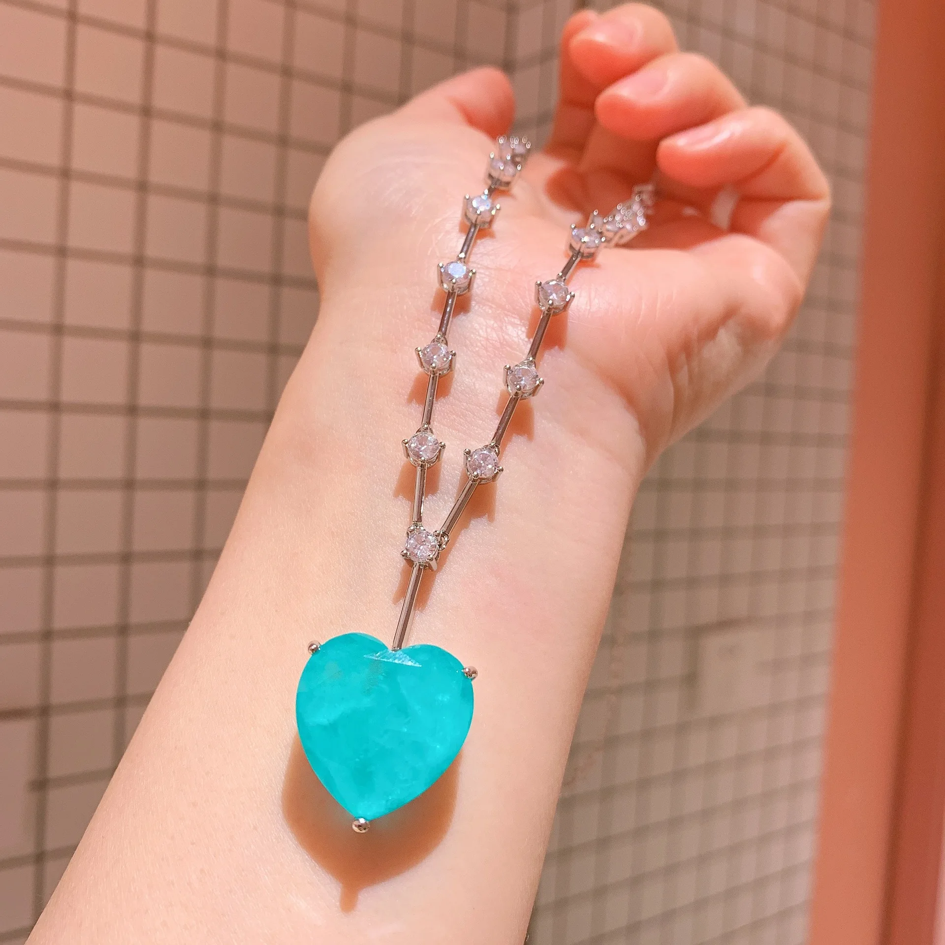 

Luxury Heart Stone Emerald Paraiba Collar Necklace Women Jewelry