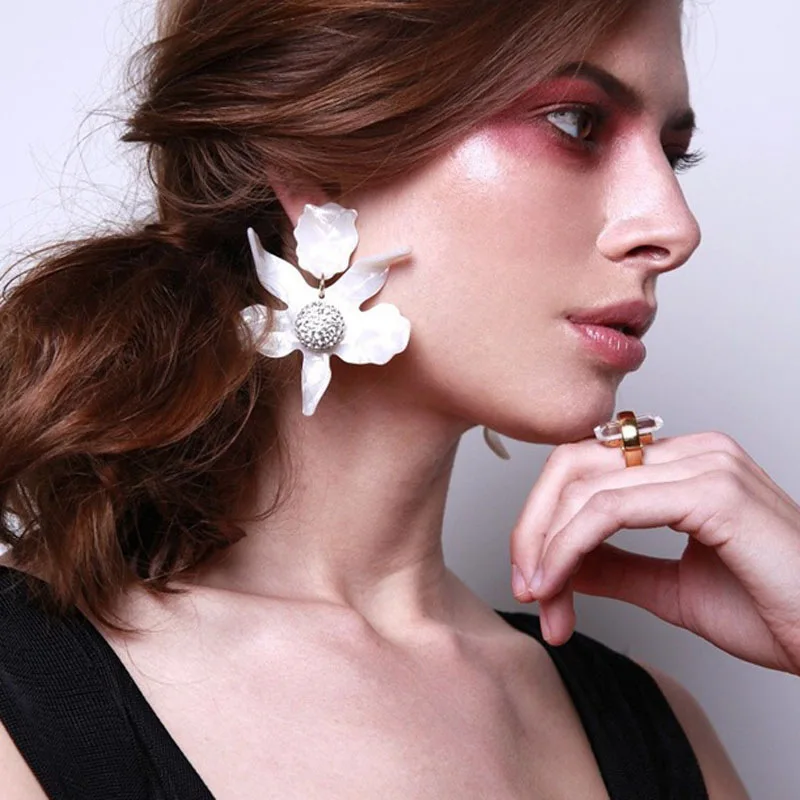 

Fashion Jewelry Colorful Acrylic Flower Piercing Earring Cellulose Acetate White Flower Stud Earring For Women Female